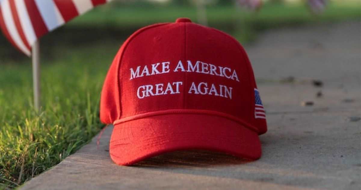 2016年の米大統領選でトランプ候補が掲げた「Make America Great Again（米国を再び偉大に）」