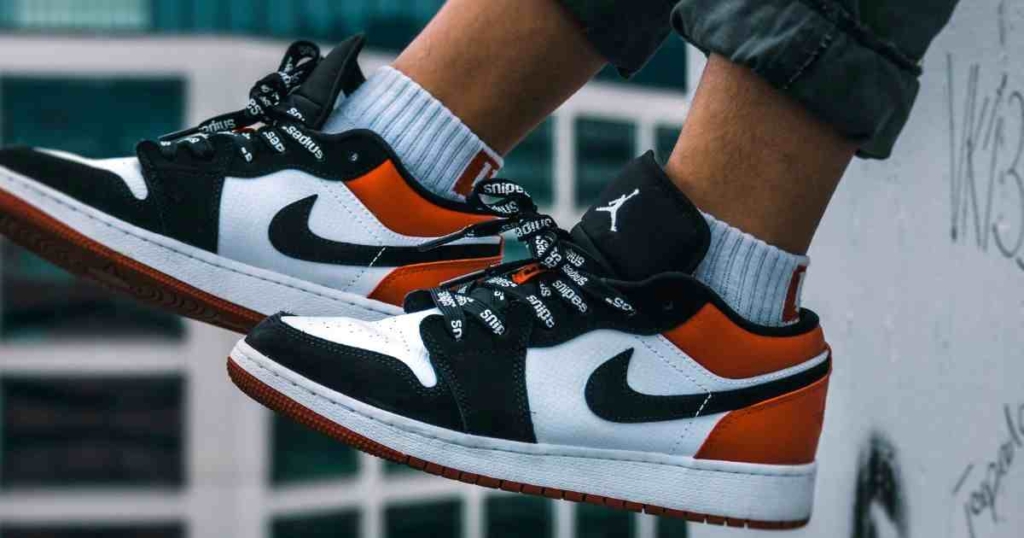 NIKE