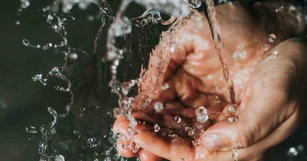 水は、つかめない。